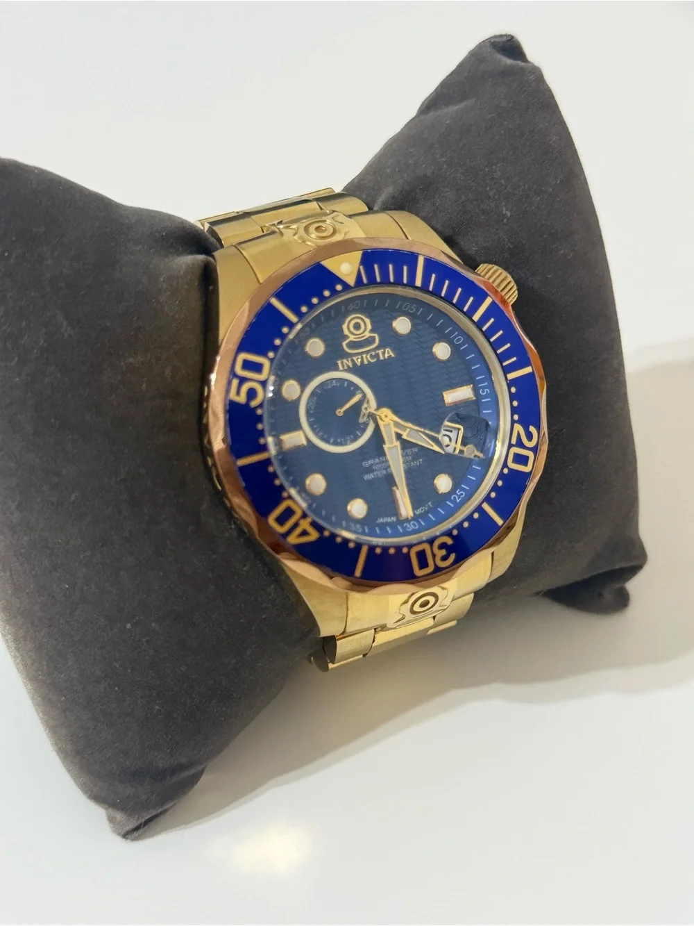 Invicta striking blue